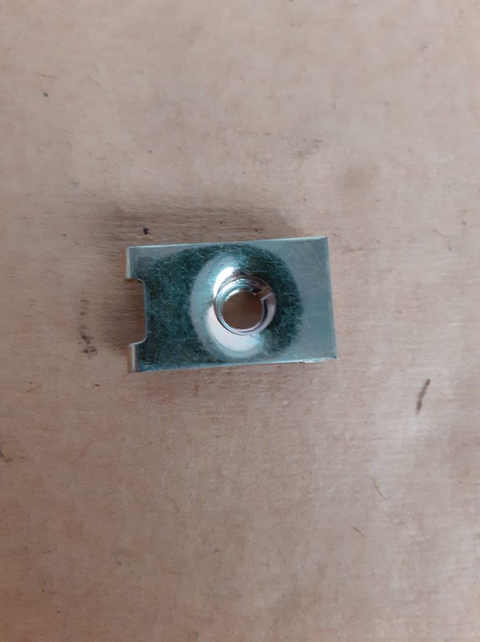 Speednut / plaatmoer voorvleugel